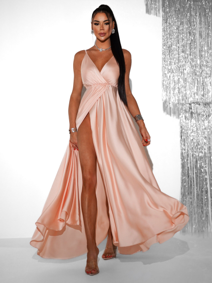 Světle růžové dlouhé lesklé šaty PERFECTLY s výstřihem