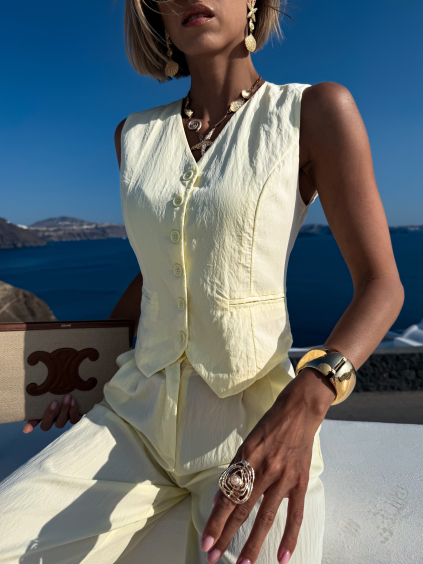 Žlutá elegantní vestička MACERA na knoflíky