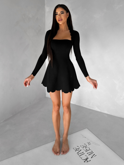 Černé tenisové vlnkované šaty RYTYLA s kraťásky