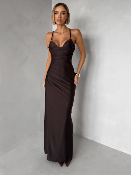 Tmavě hnědé dlouhé saténové šaty ORIXY s výstřihem