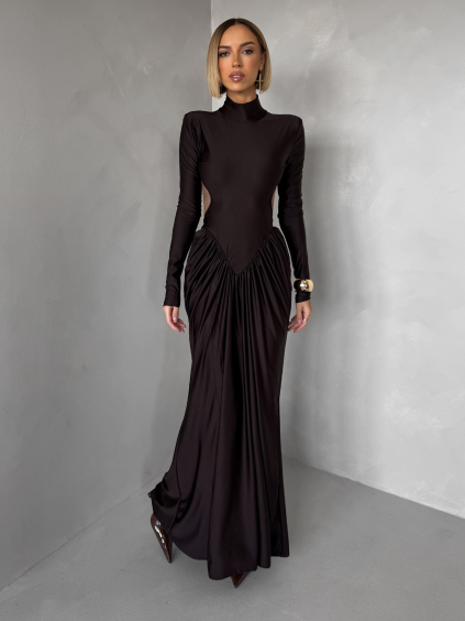 Tmavě hnědé společenské tvarující šaty RELANIO s průstřihy