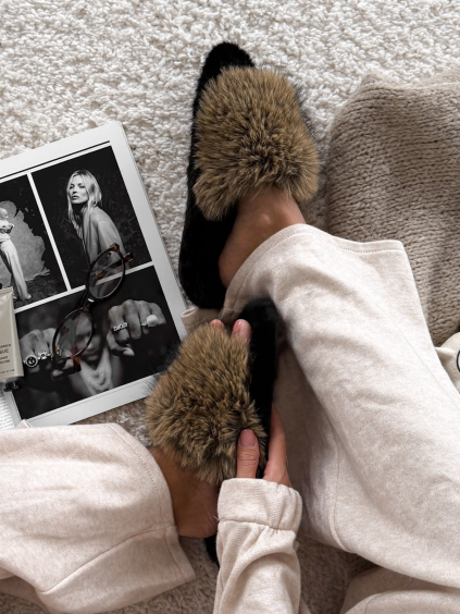 Černohnědé domácí pantofle FURLUNY s kožíškem