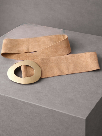 Krémový elegantní semišový pásek XELMINA