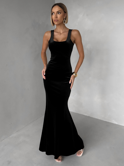 Černé sametové přiléhavé společenské šaty UMERY