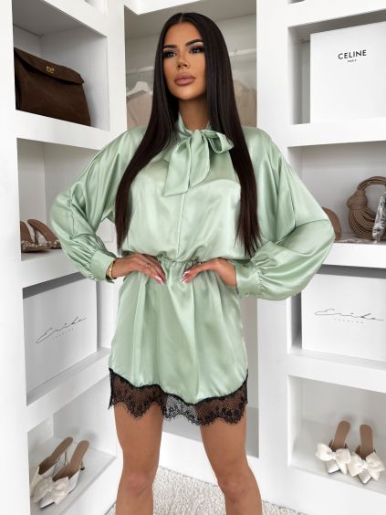 Světle zelené saténové šaty KRYSTALU s krajkou