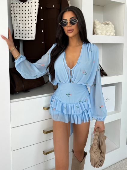 Světle modré krátké šifonové květované šaty LIREA s kraťásky