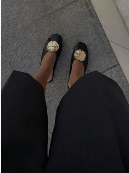 Černé nazouvací elegantní pantofle AVEXI s ozdobou