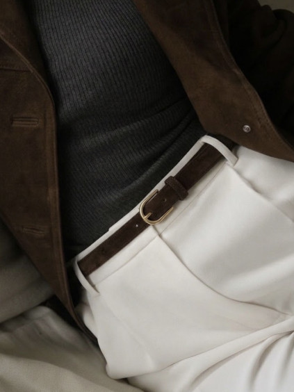 Tmavě hnědý elegantní kožený pásek AVELORA s přezkou