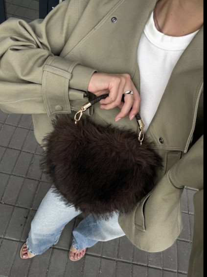 Tmavě hnědá plyšová stylová malá kabelka CORNELIE