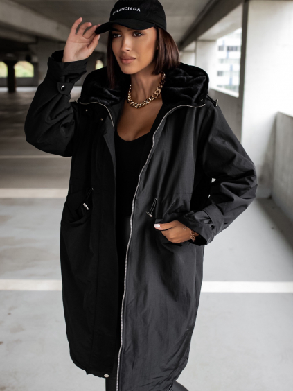 Černá parka BELLA s kapucí a stahováním v pase