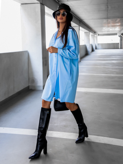 Světle modré košilové šaty ROY s bílým nápisem