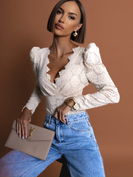 Krémové elegantní body CESAR s výstřihem