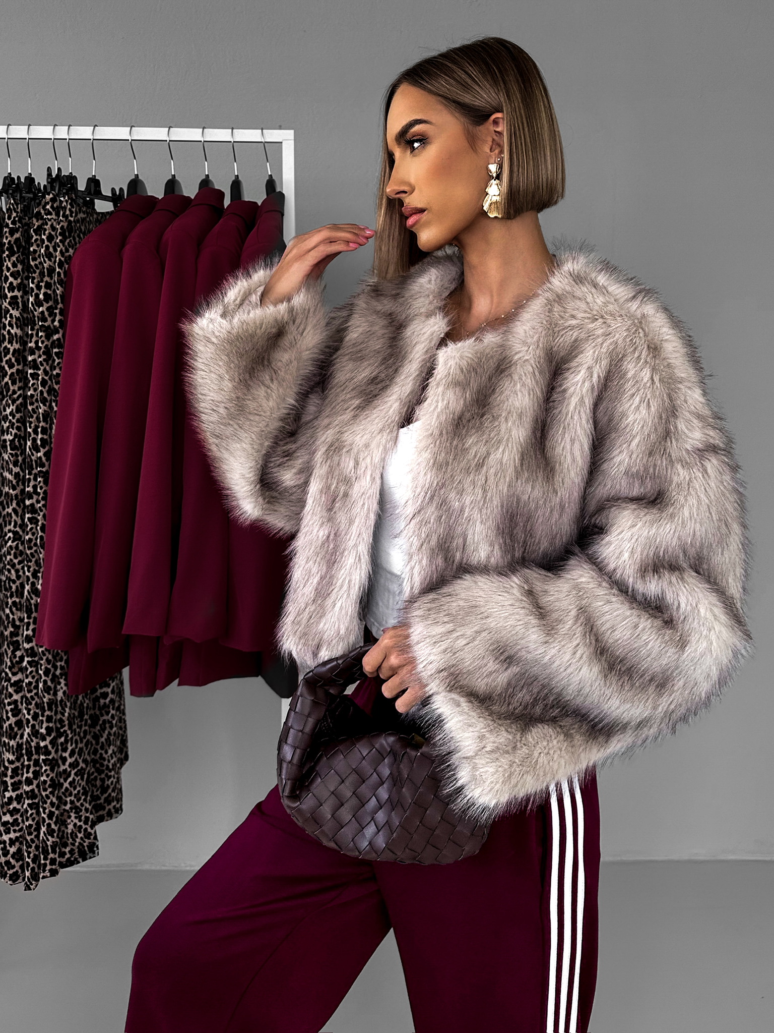 Levně Béžový krátký faux fur kožíšek HILDAR