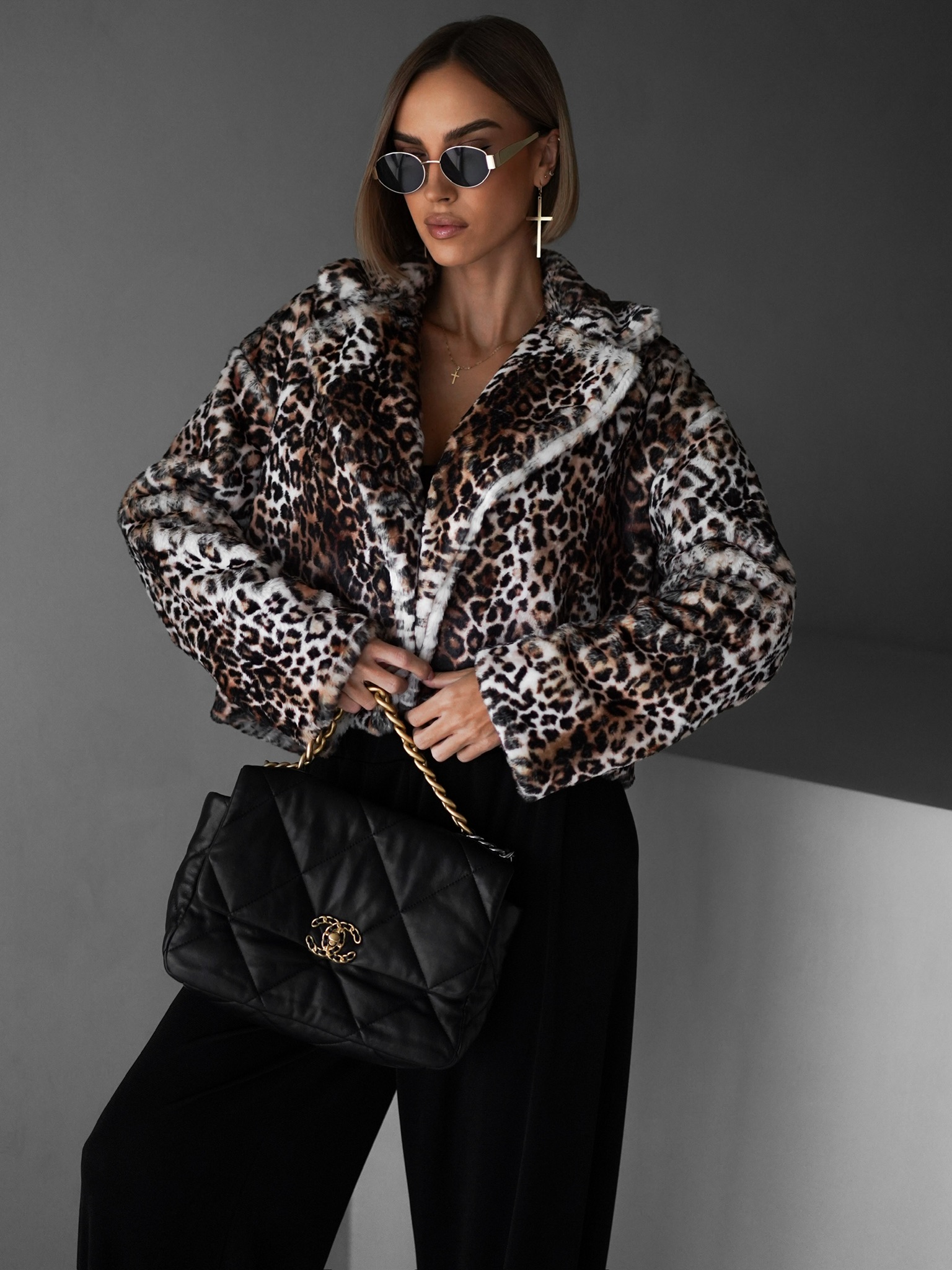 Levně Leopardí faux fur kožešinový krátký kabátek NIALLY 