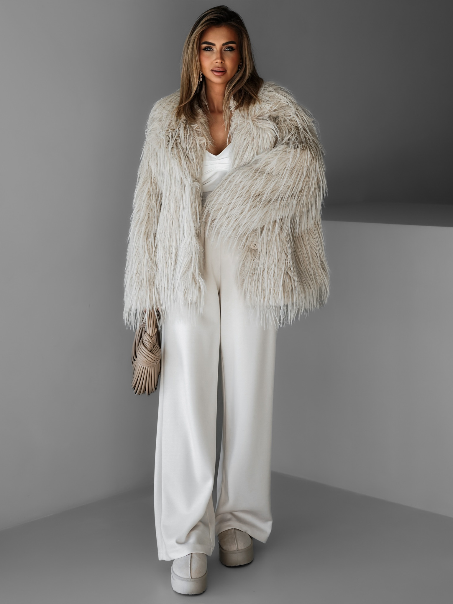 Levně Krémový faux fur kožešinový kabát THOMAS 