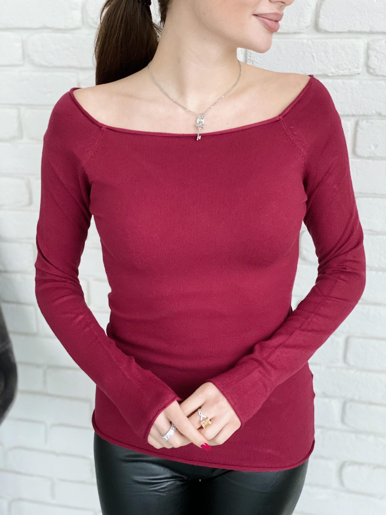 Svetřík Regia Barva: Bordó