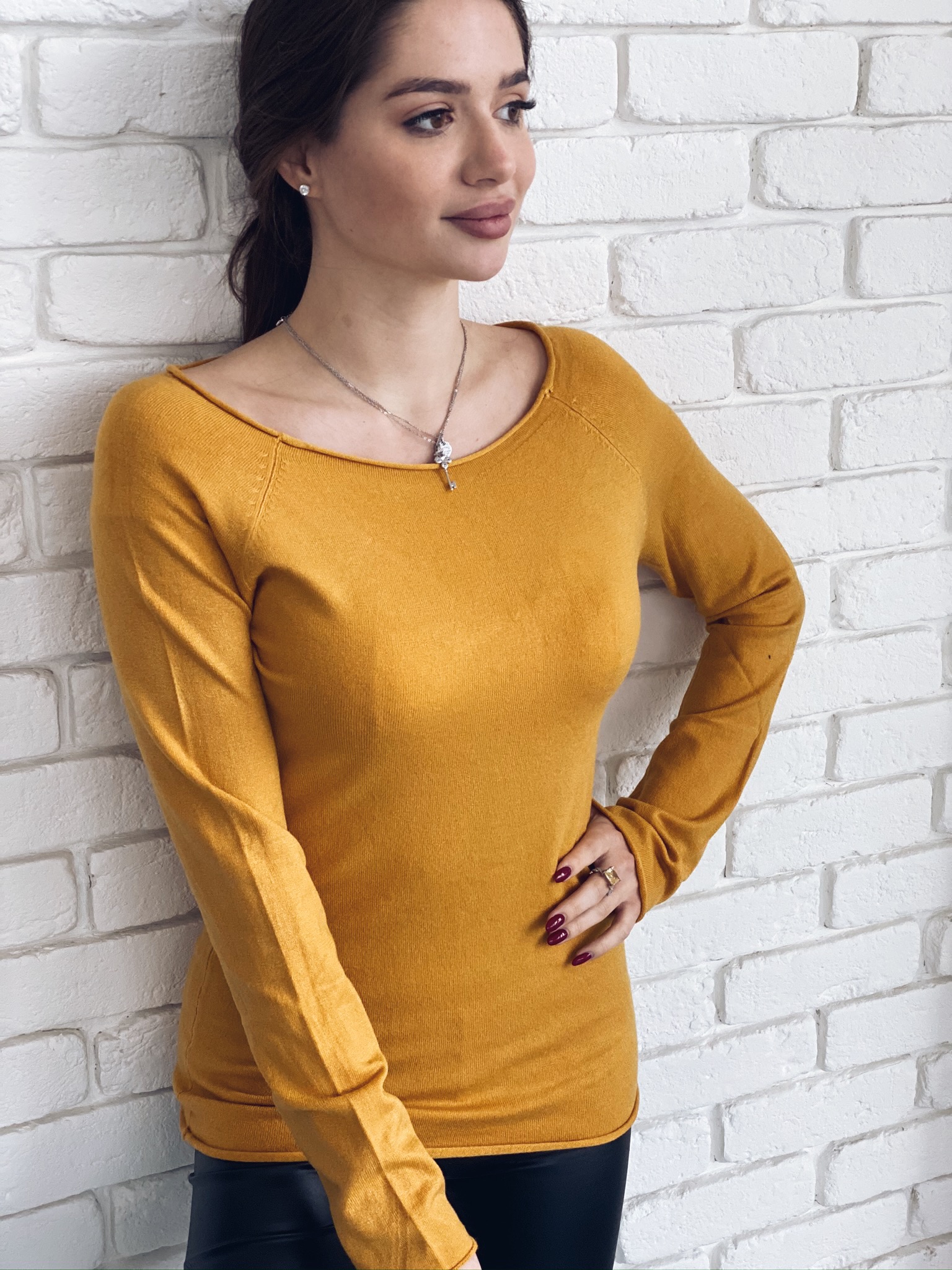 Svetřík Regia Barva: Okrová