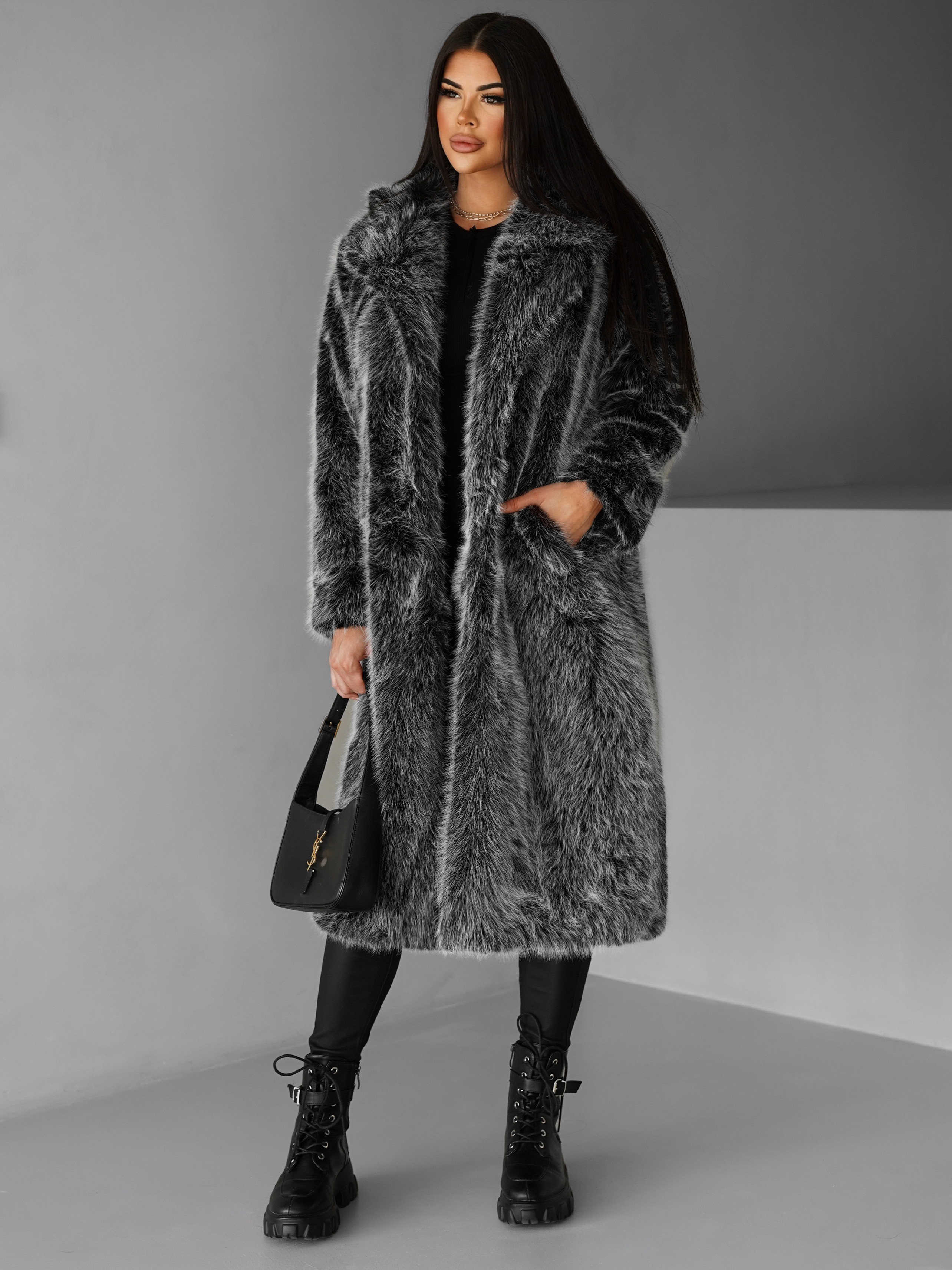 Levně Černý faux fur dlouhý kožešinový kabát KINKA