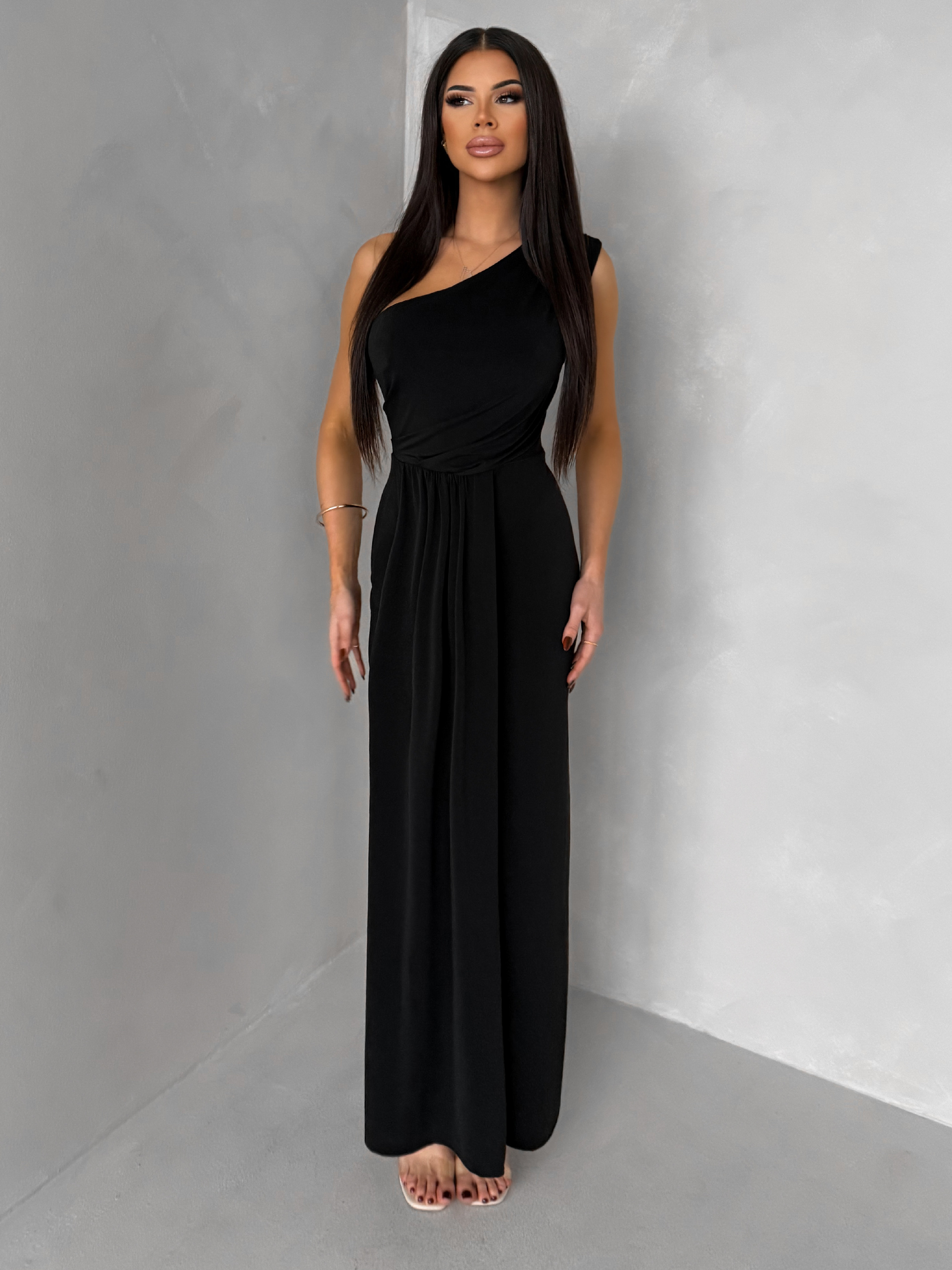 Levně Černé elegantní asymetrické dlouhé šaty DIETER