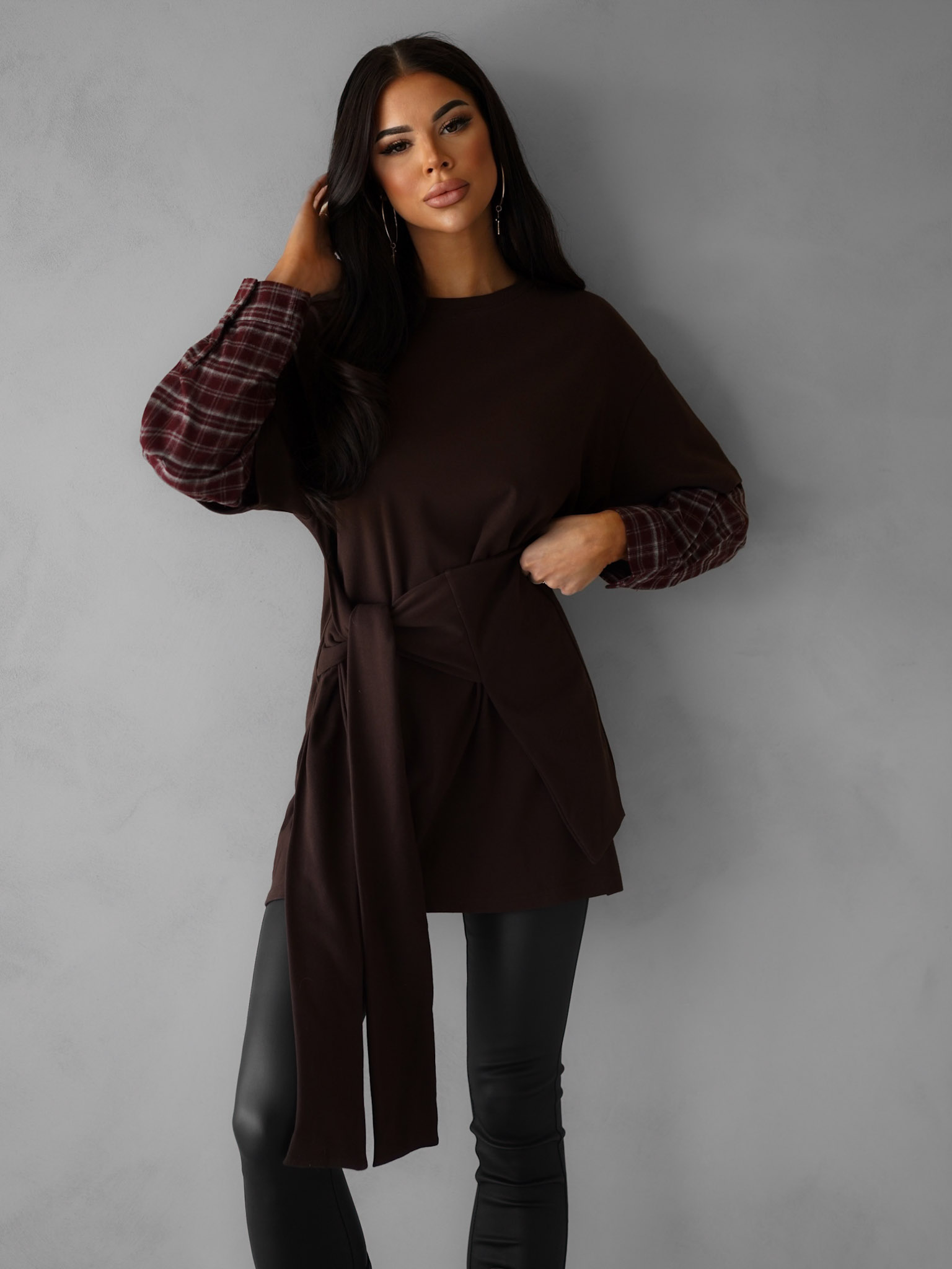 Levně Hnědá oversize mikina BARBARA s košilí 
