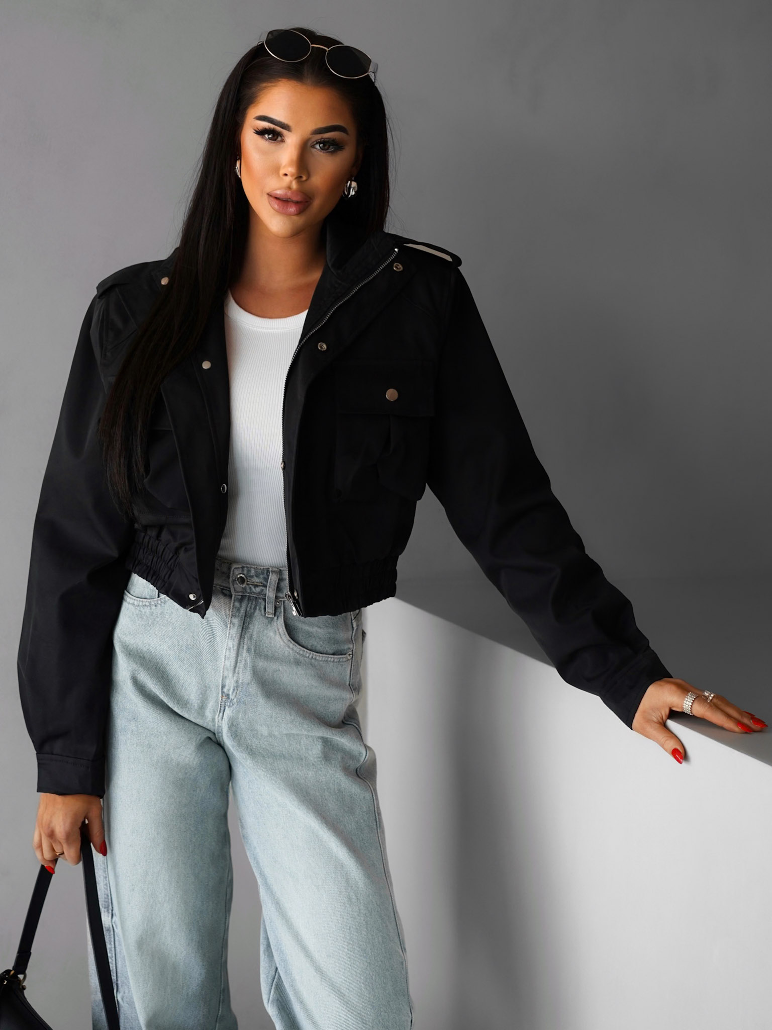 Levně Černá krátká stylová bundička GRAZYNA