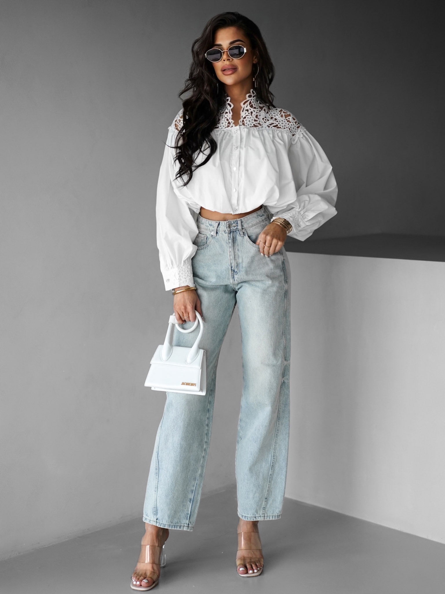 Levně Bílá krátká crop halenka KINELY 