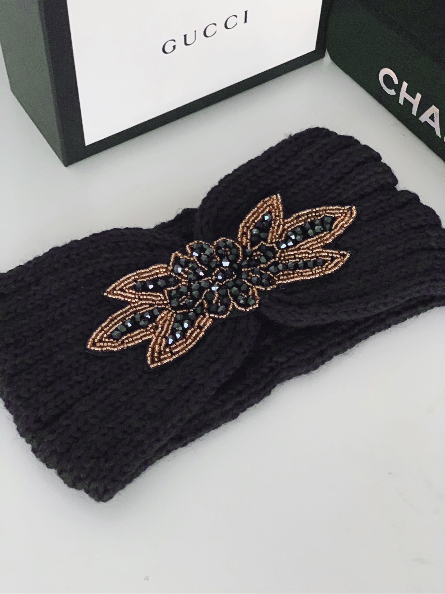 Čelenka Lotus Barva: Černá