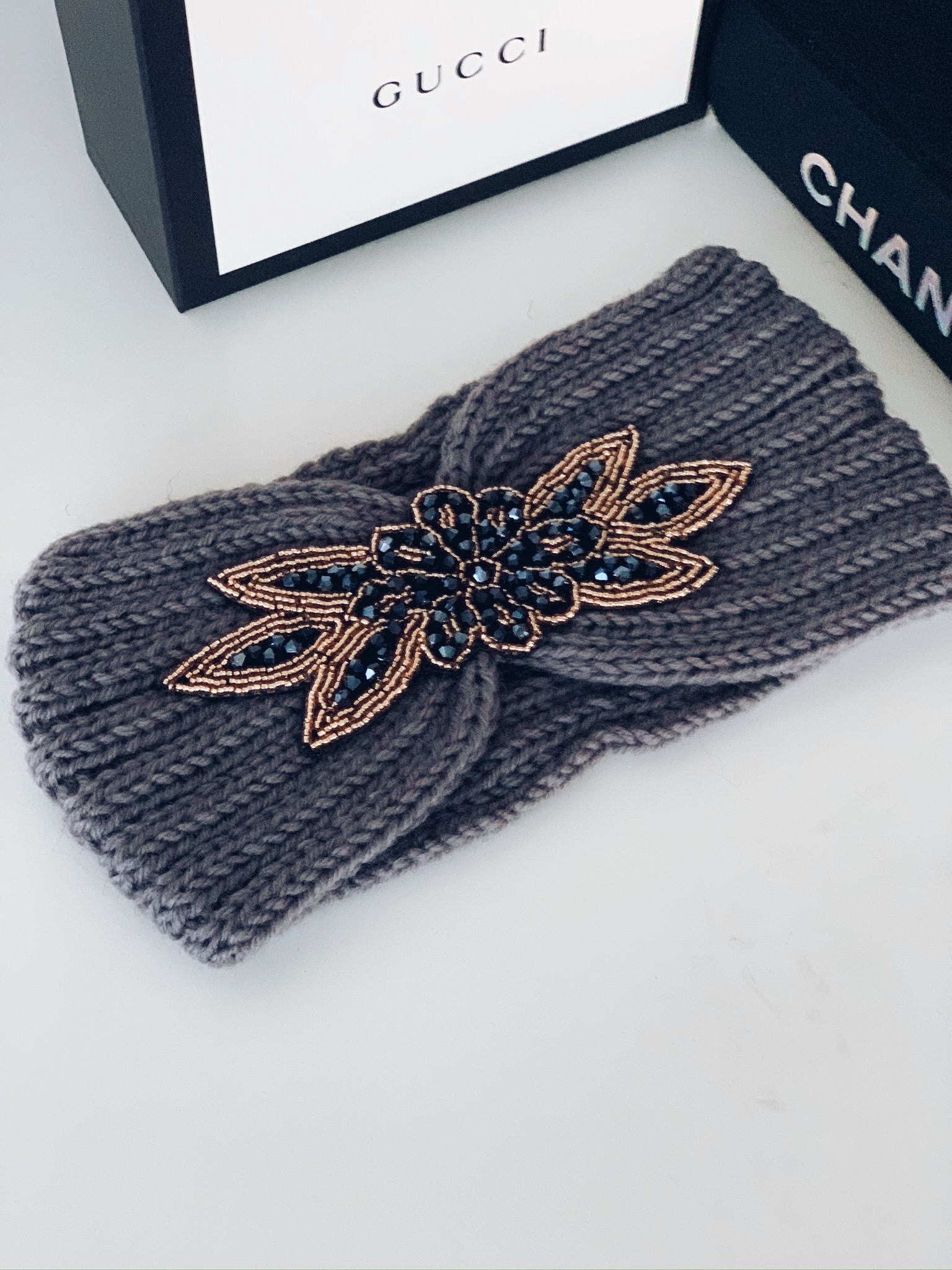 Čelenka Lotus Barva: Tmavě šedá