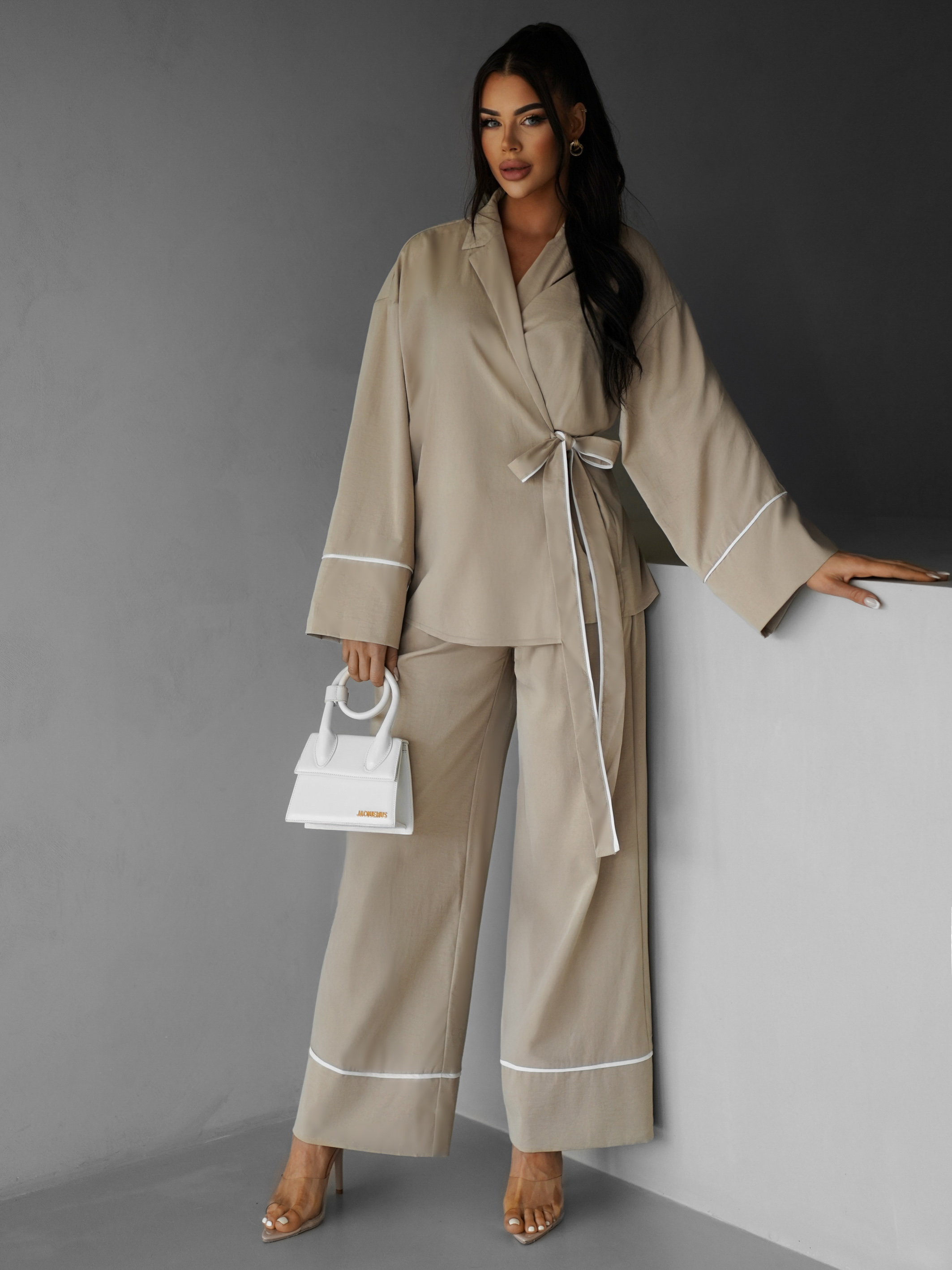 Levně Béžový kalhotový komplet kimono SORENA