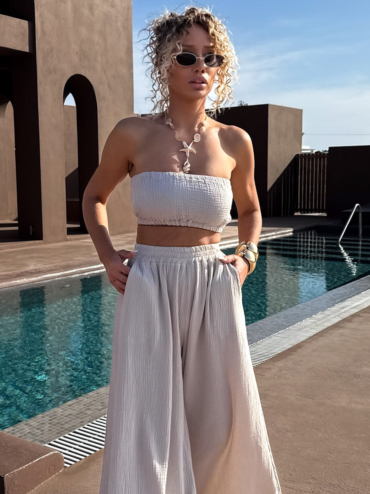 Levně Béžový mušelínový crop top BALEEN pás přes prsa