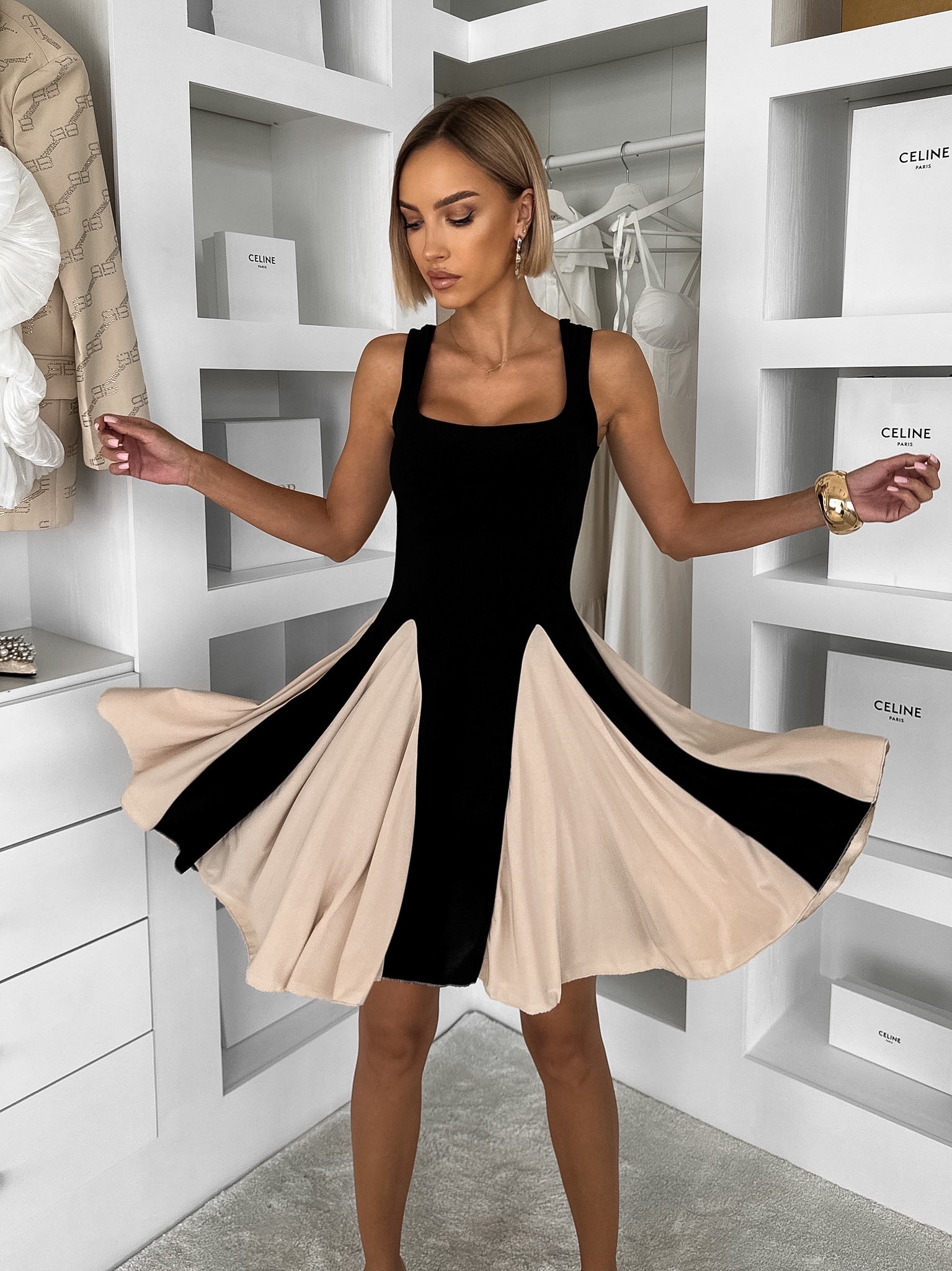 Levně Černé krátké elegantní áčkové šaty NOREZA