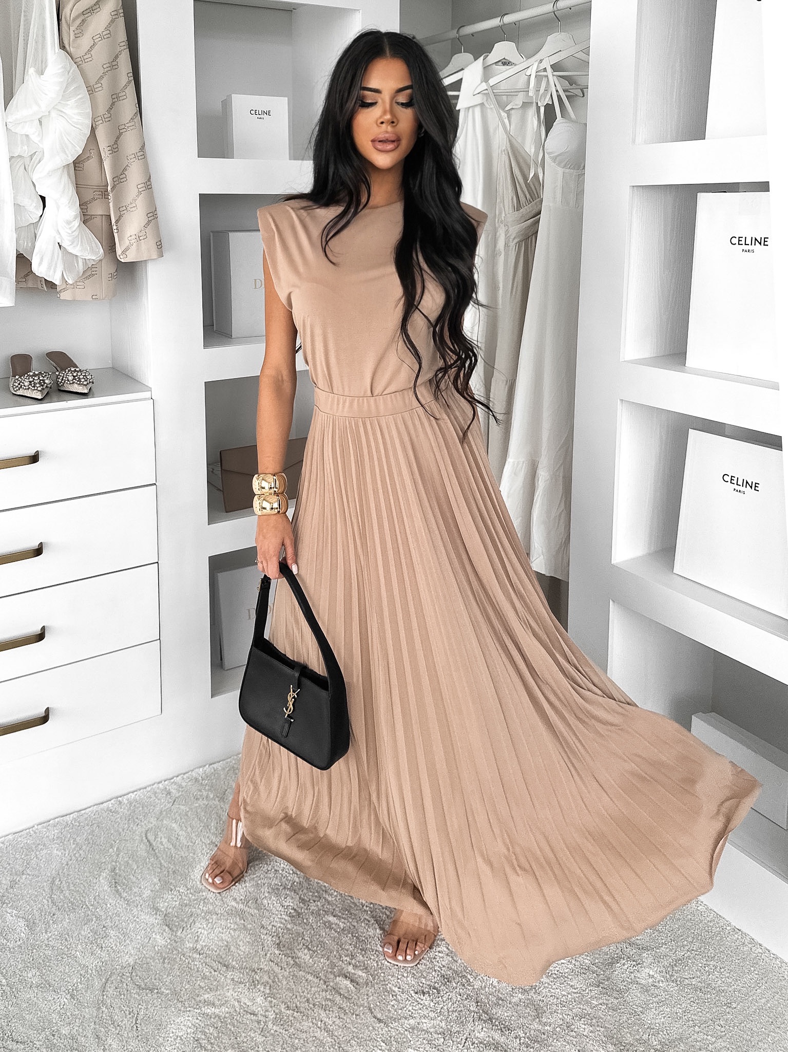 Levně Béžový elegantní plisovaný komplet LEEROYA