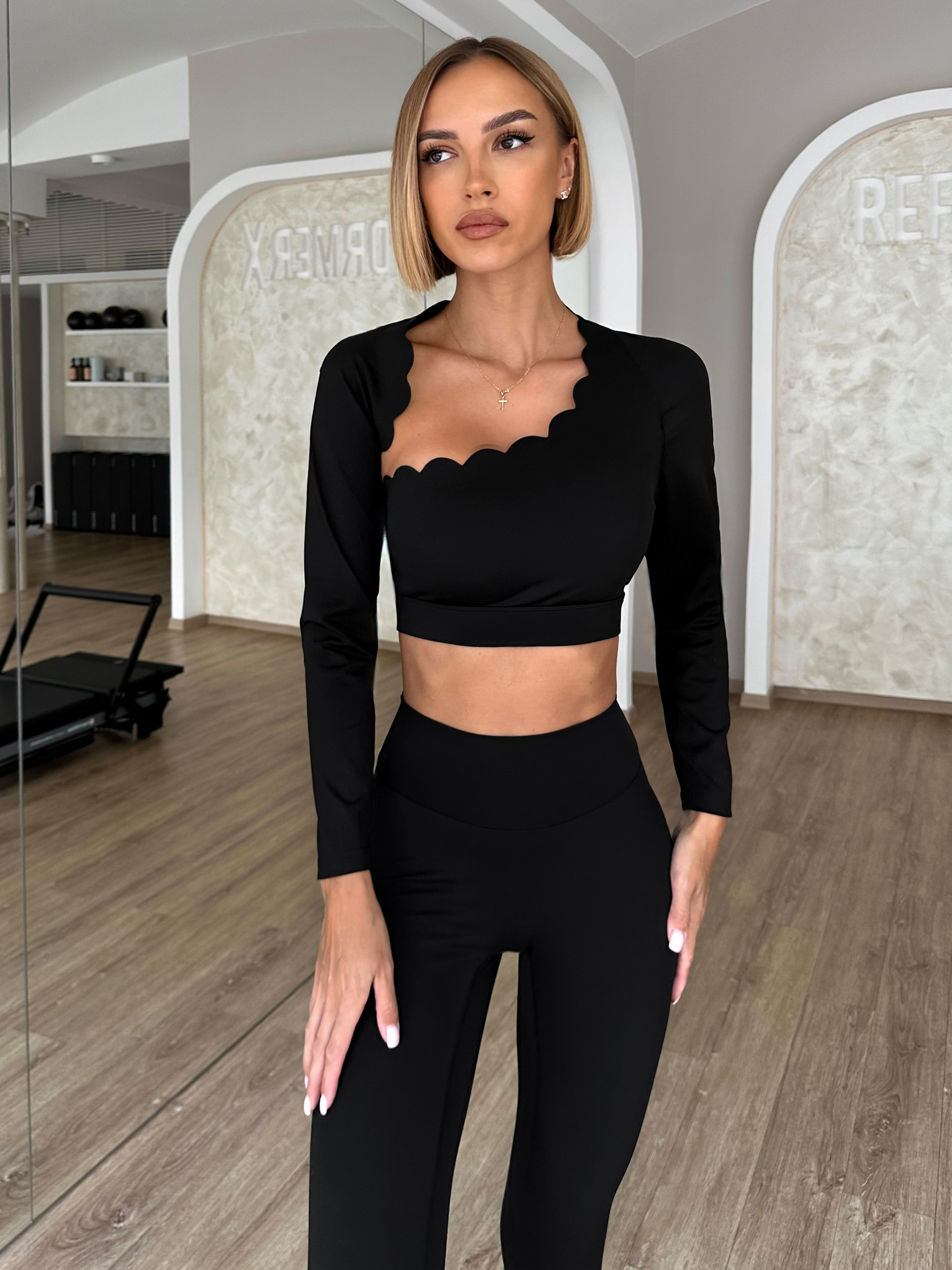 Levně Černý pilates top FANDEK s dlouhým rukávem a holými zády