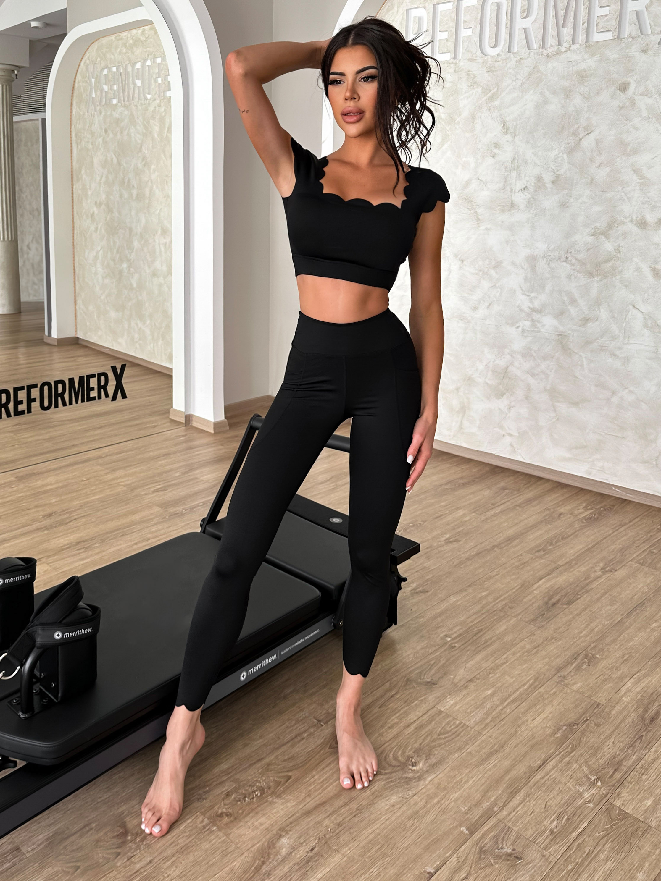 Levně Černé sportovní vlnkované pilates legíny WEMIROS 