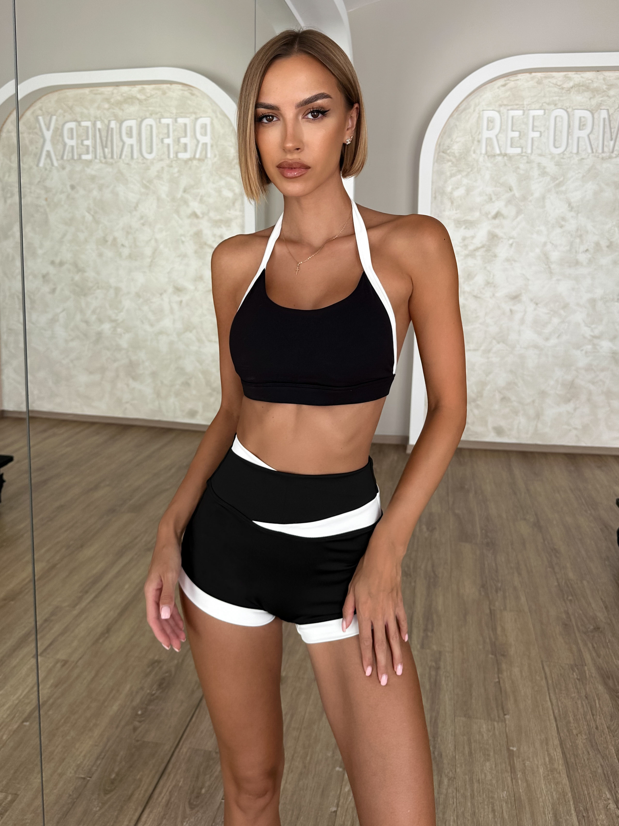 Levně Černá sportovní podprsenka NOLIKA na ramínka