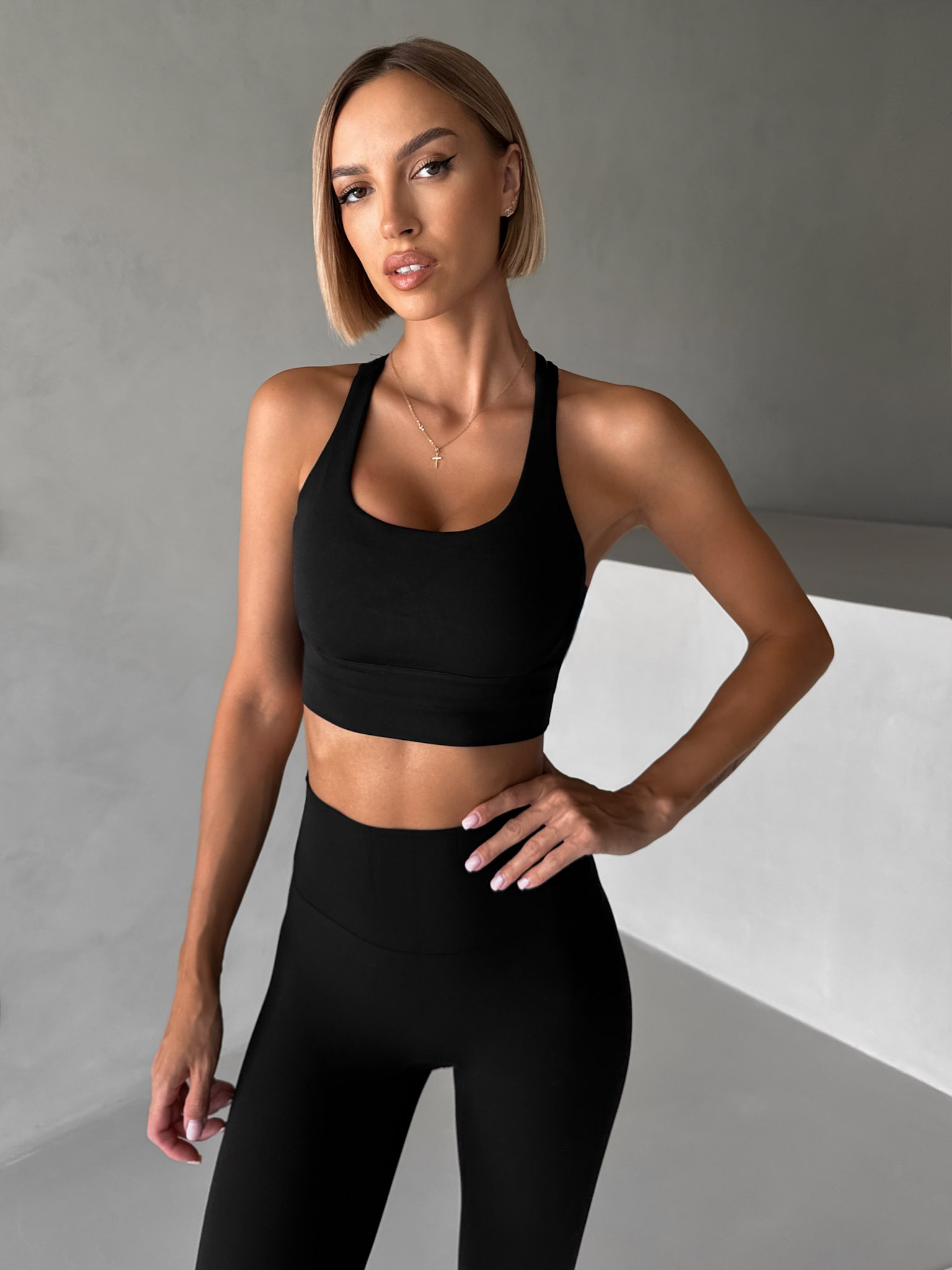 Levně Černá sportovní fitness podprsenka MINARA