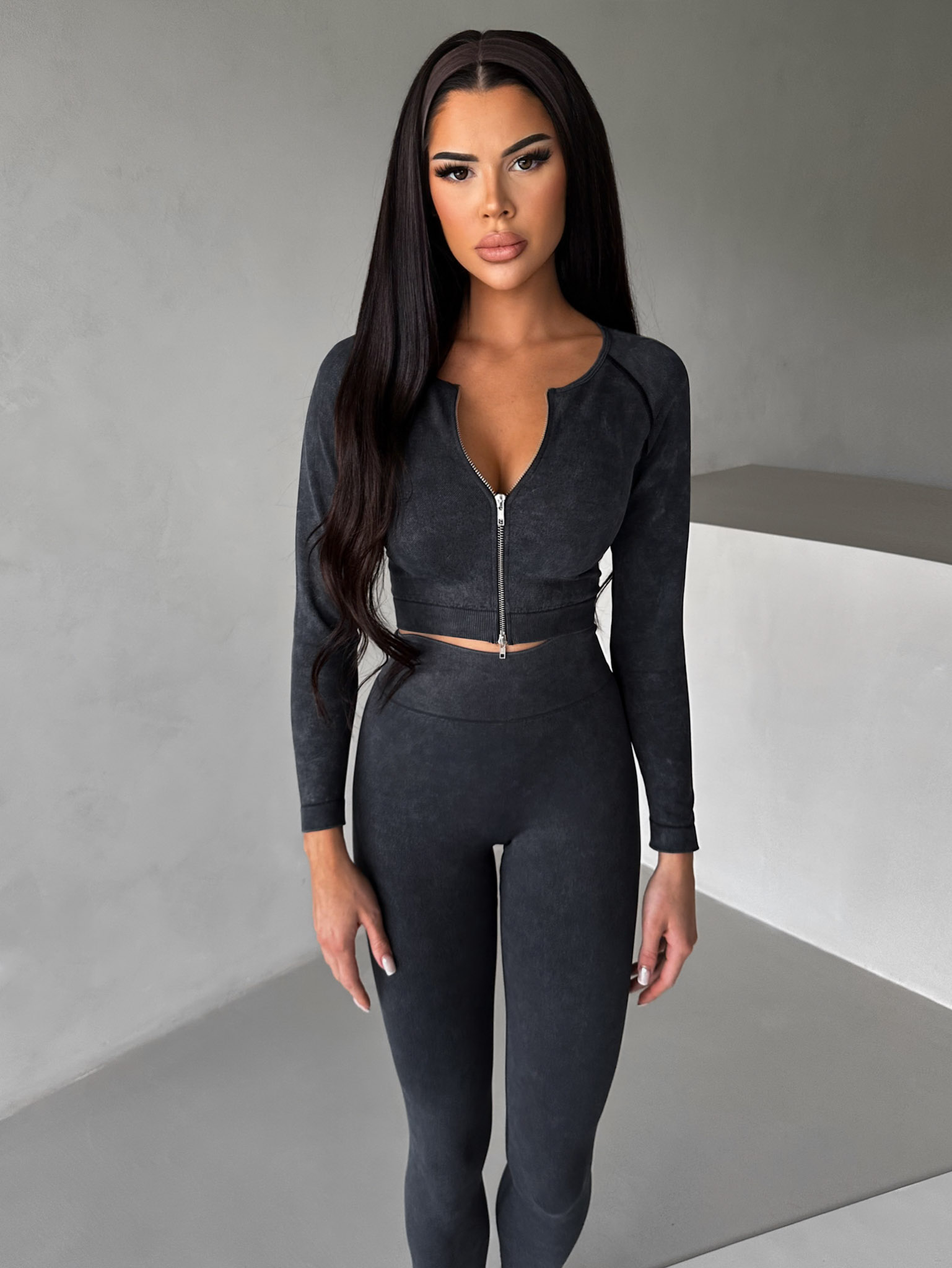 Levně Šedá washed sportovní crop top mikina BRAVOS