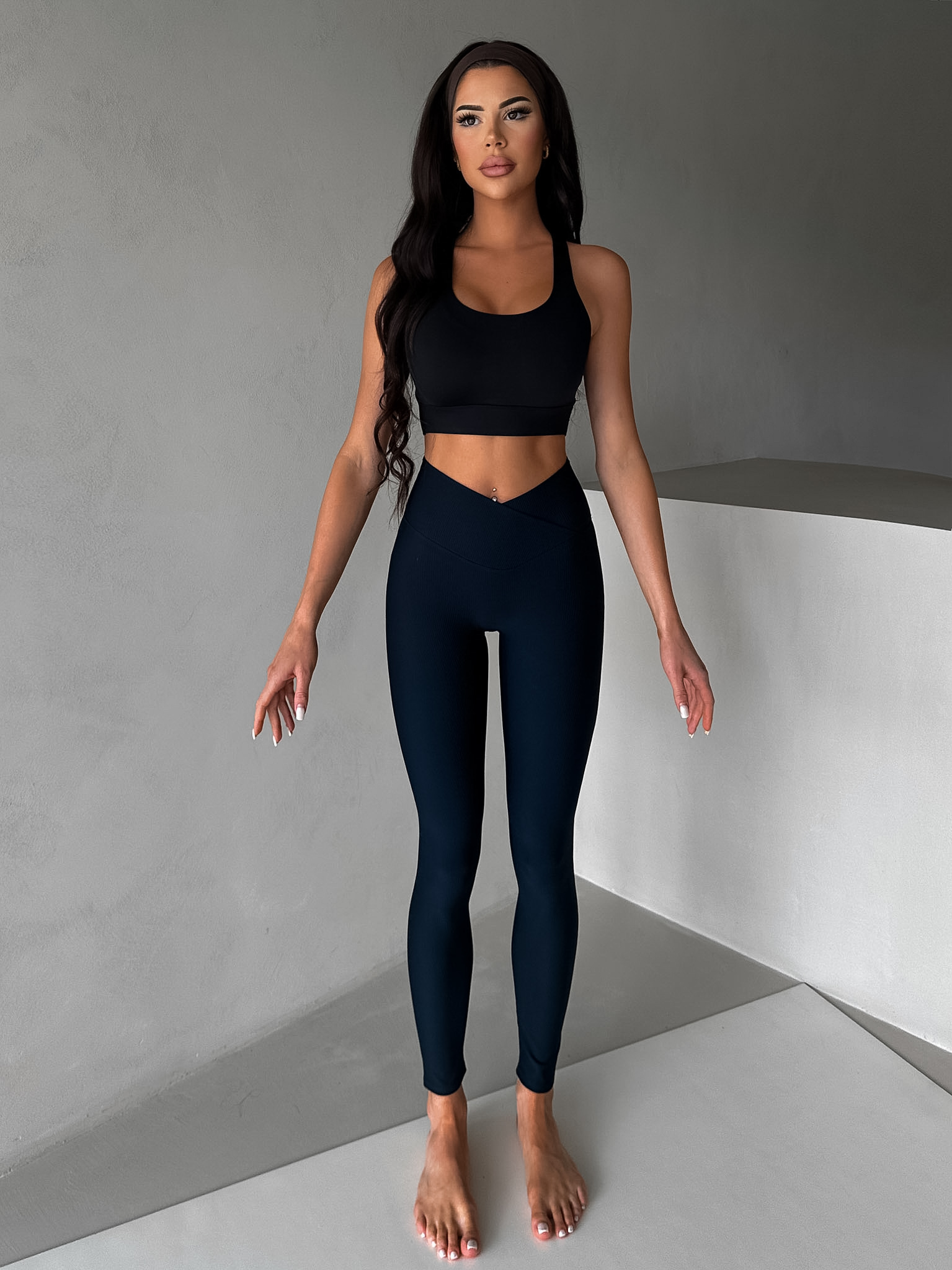 Levně Tmavě modré sportovní fitness legíny TONKA