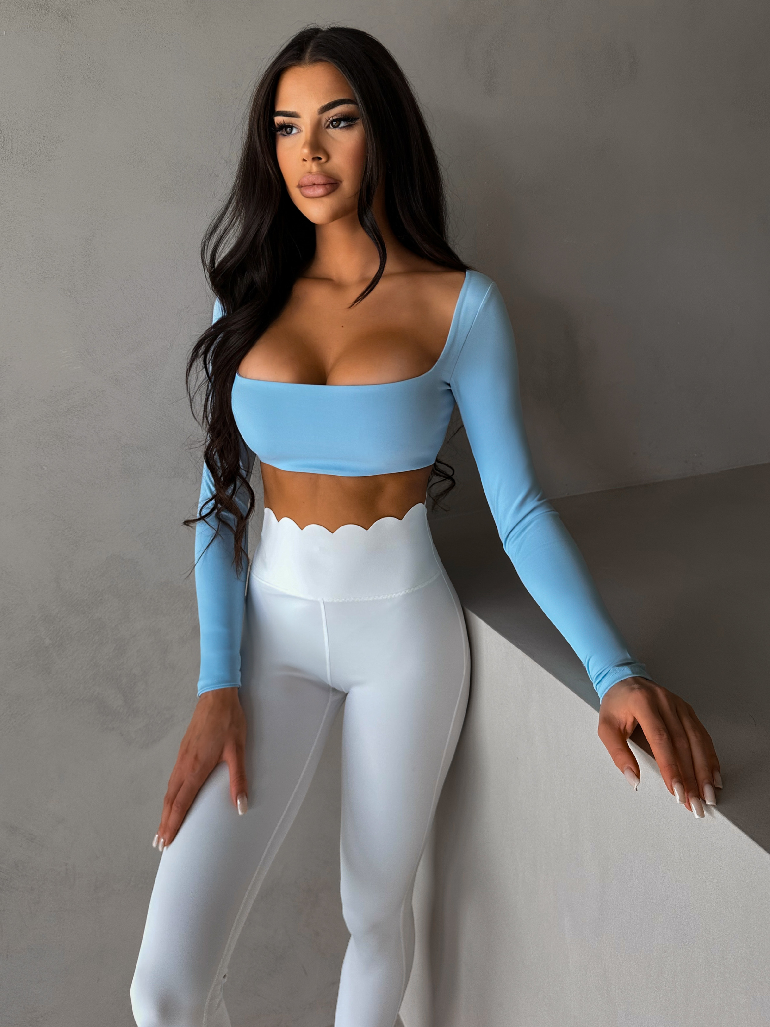 Levně Modrý sportovní crop top EVORIX s dlouhým rukávem 