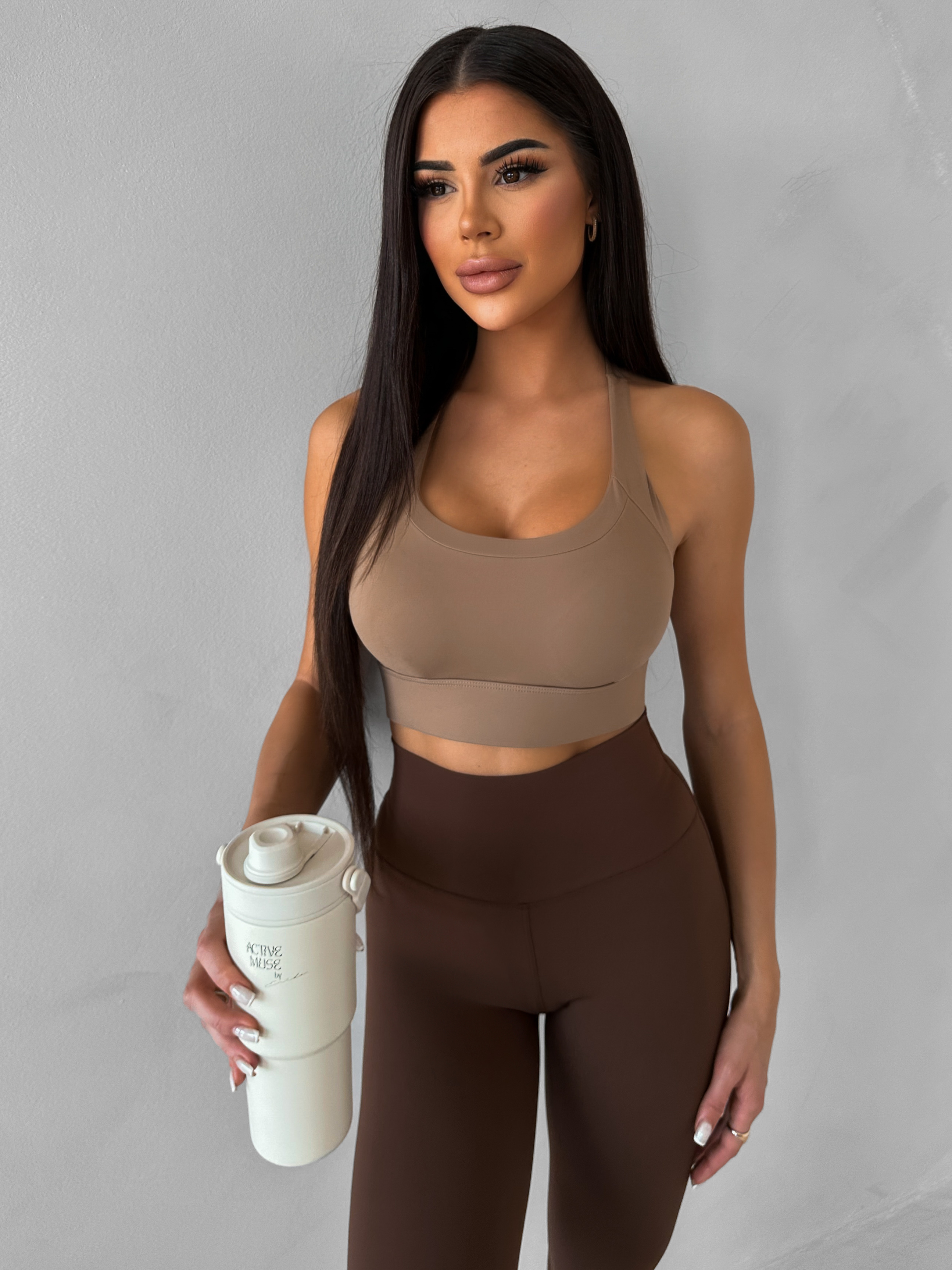 Levně Hnědá sportovní fitness podprsenka SONDEL