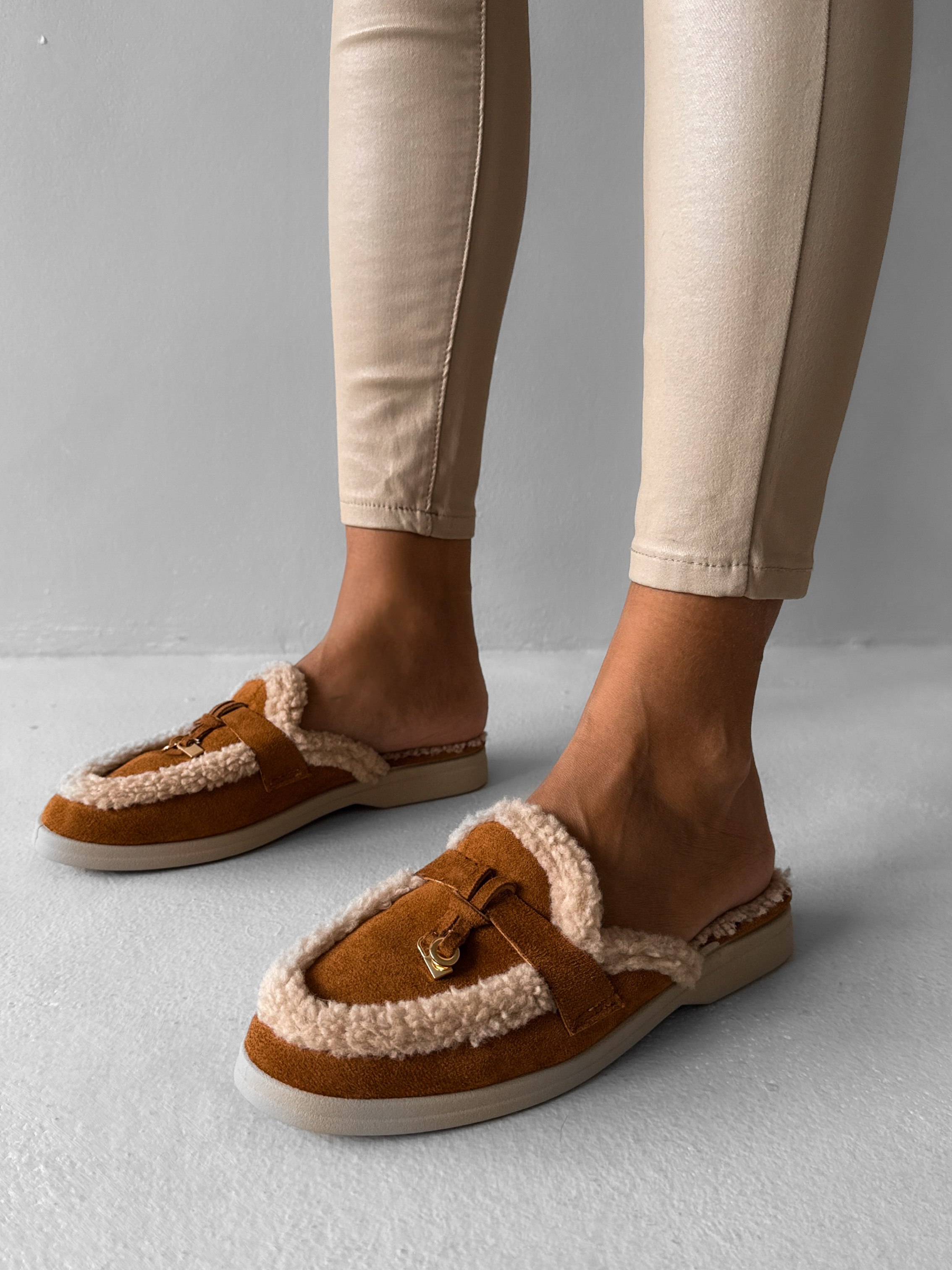 Hnědé zateplené pantofle TREVORA 