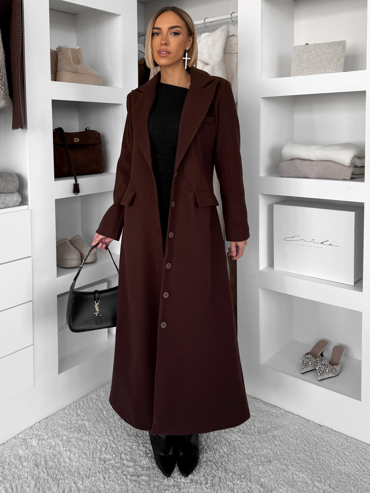 Levně Tmavě hnědý vypasovaný dlouhý elegantní kabát SAVOIA 