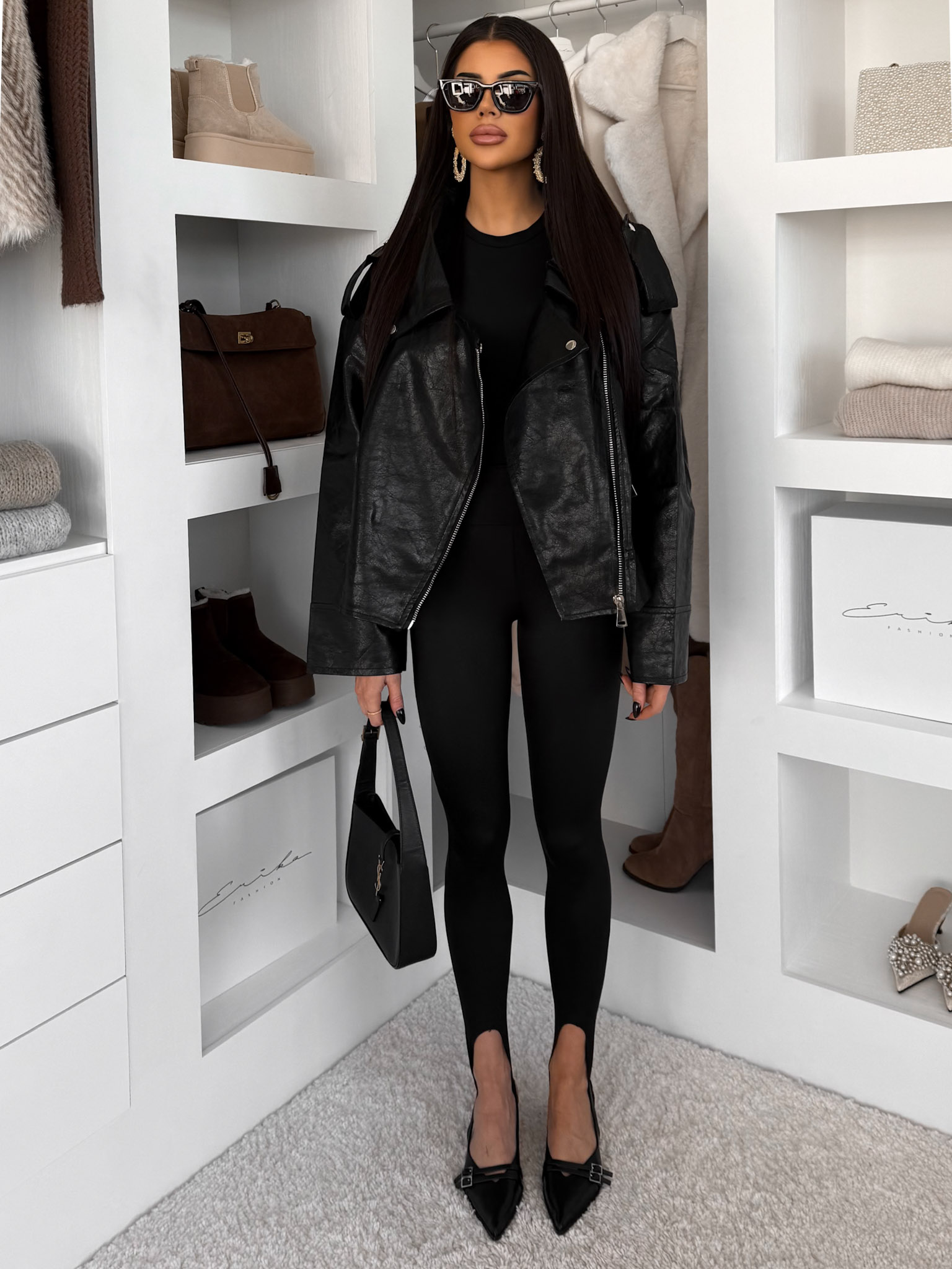 Levně Černá koženková oversize krátká bunda DRAVINO