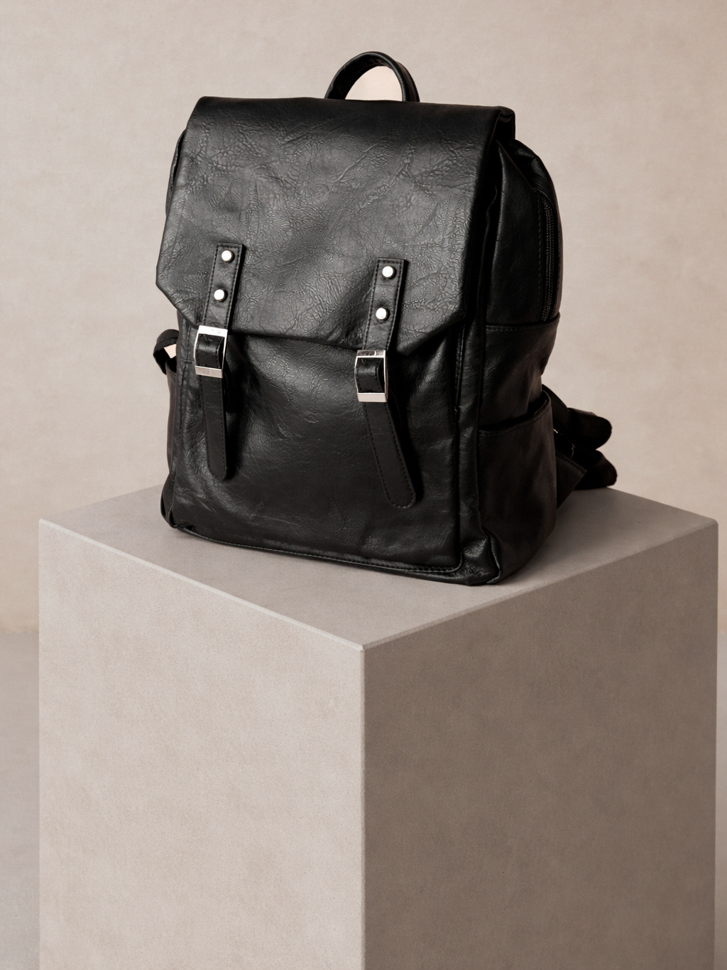 Černý elegantní batoh SAROLYN 