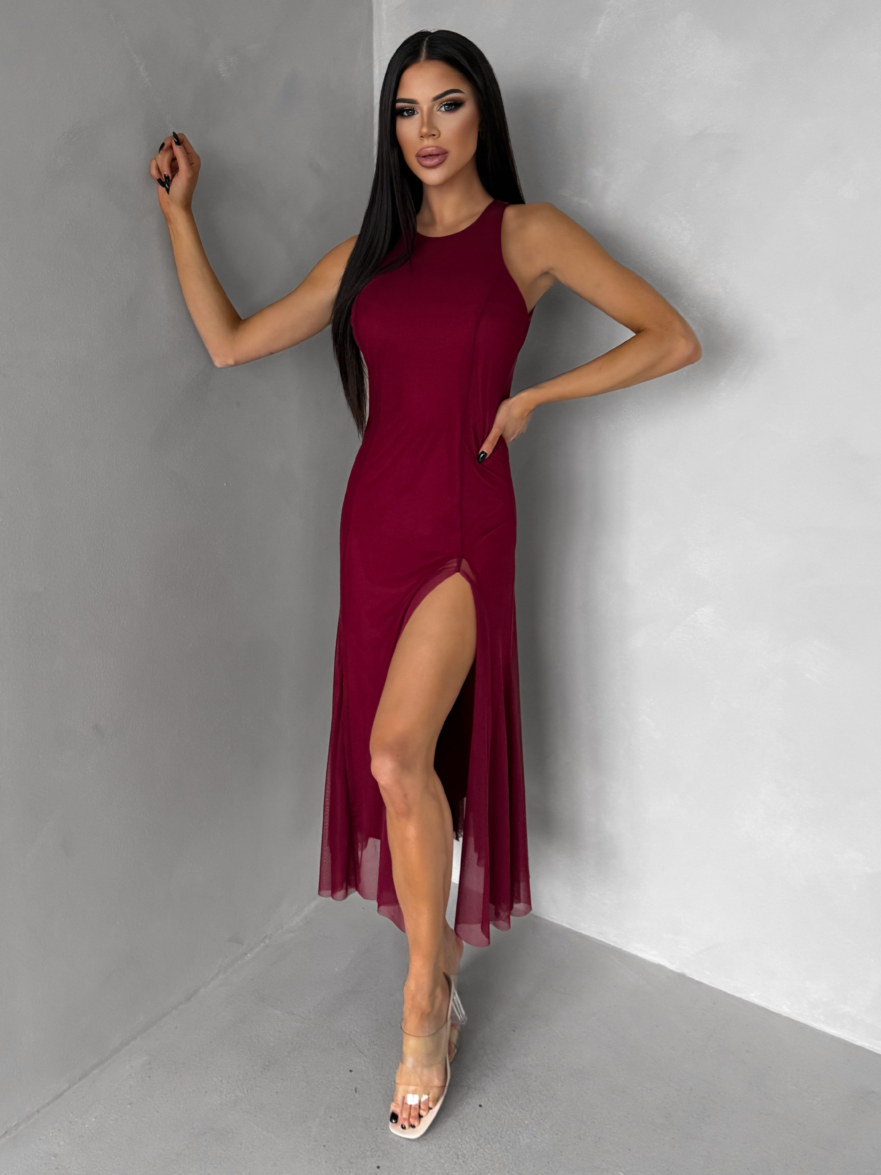 Levně Bordó společenské tylové midi šaty ROCHIE