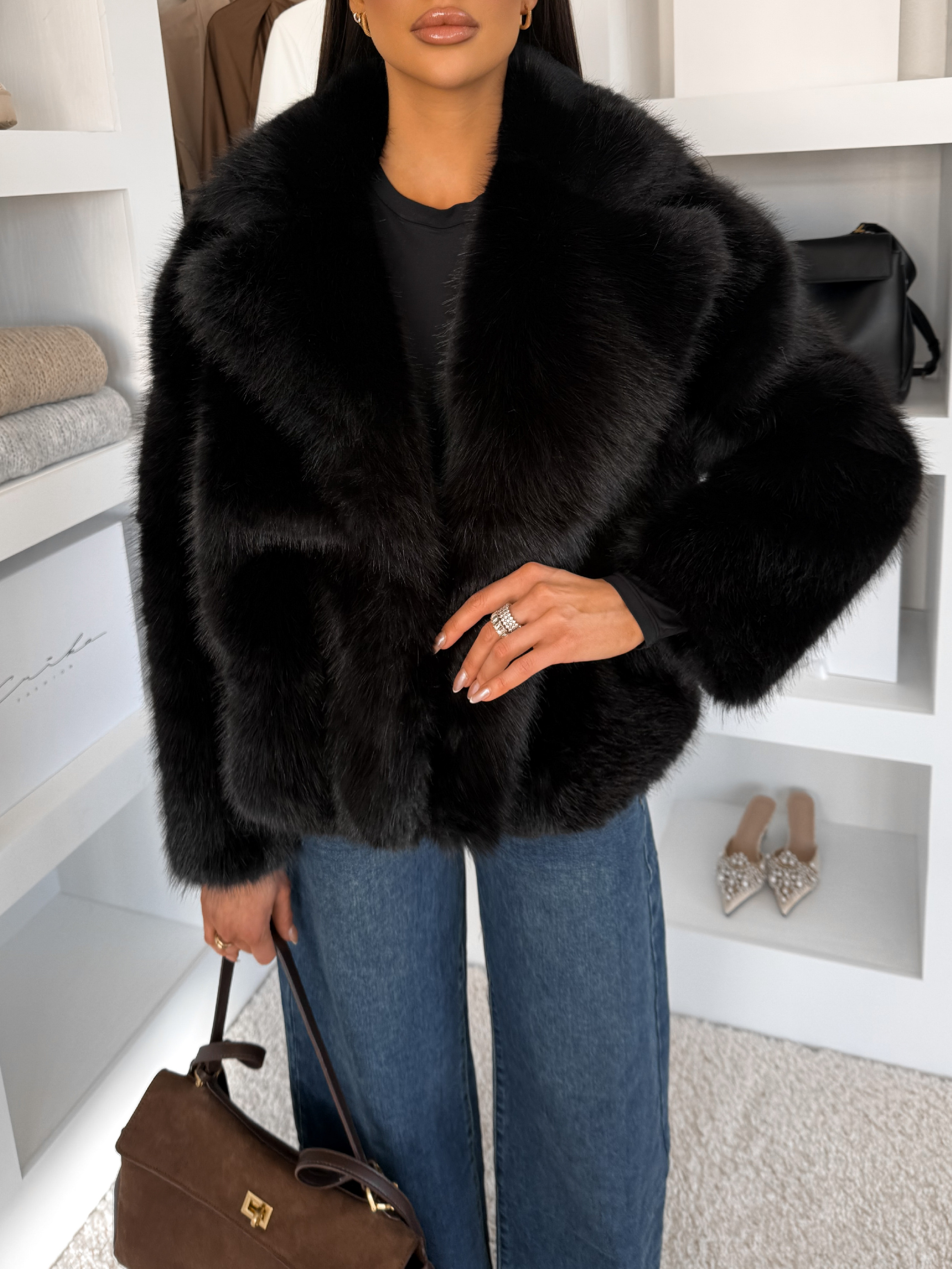 Levně Černý faux fur kožešinový krátký kabátek MORVEN