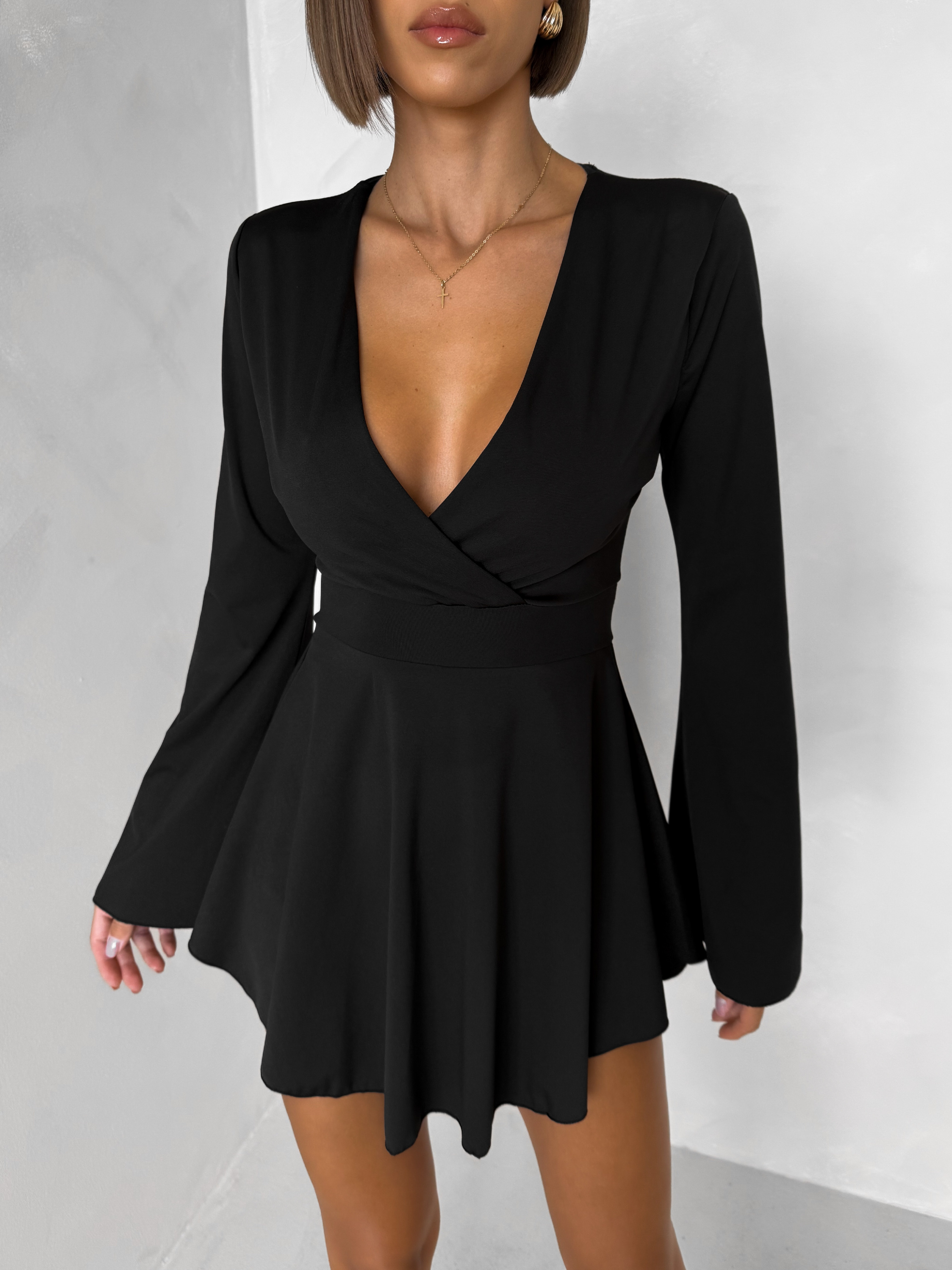 Levně Černé elegantní mini šaty STREGH s dlouhým rukávem