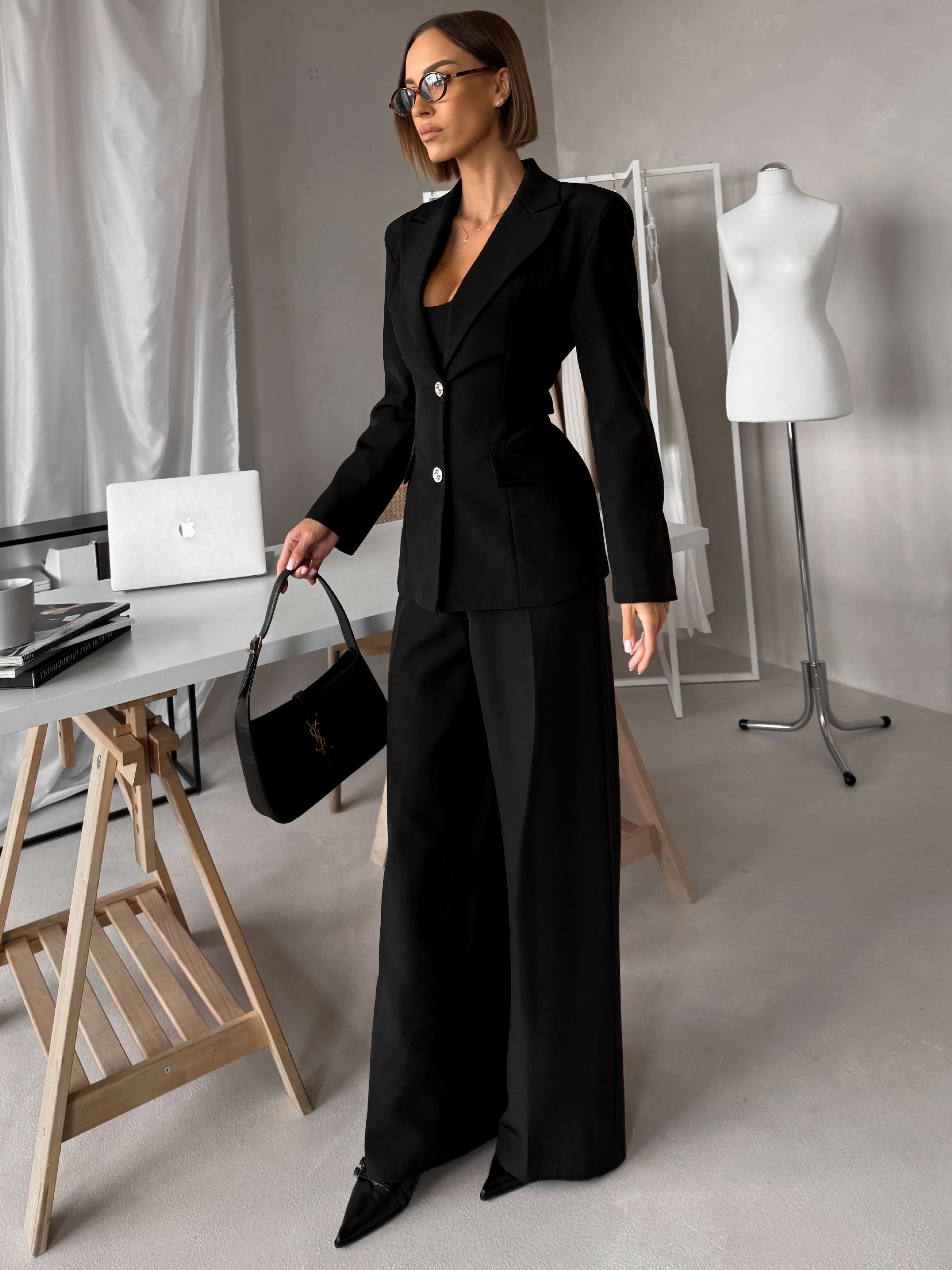 Levně Černý elegantní kalhotový kostýmek VIRELI do kanceláře