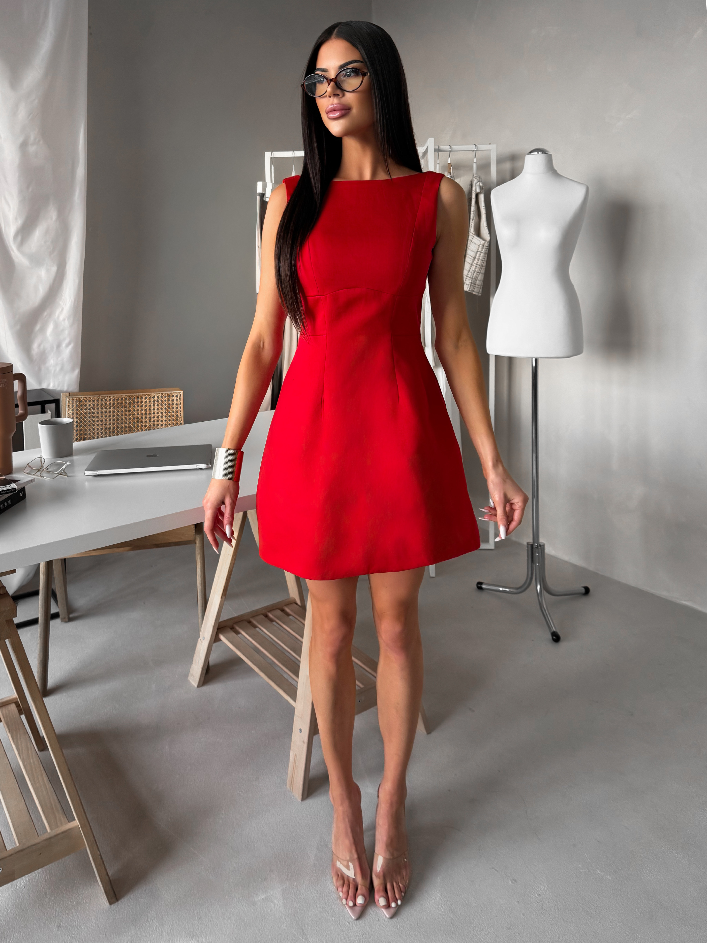 Levně Červené elegantní áčkové krátké šaty NATIVE