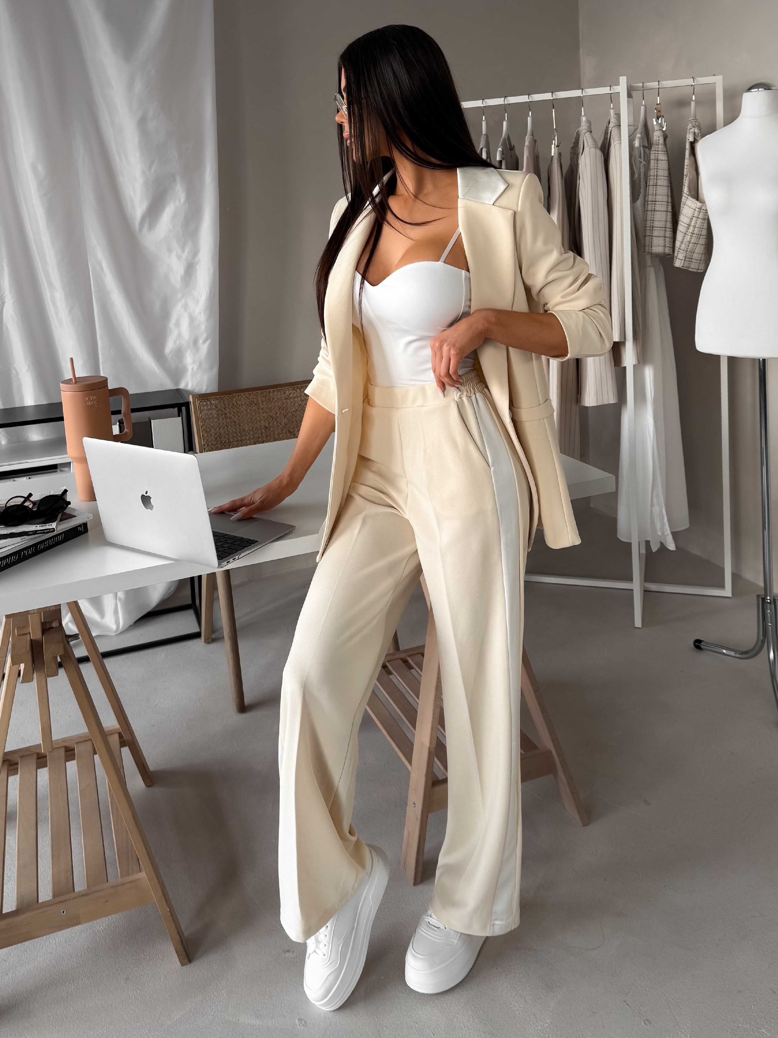 Levně Krémové elegantní široké kalhoty SEVYN